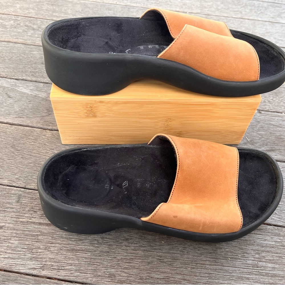 Elegant Tan Mules with Black Soles